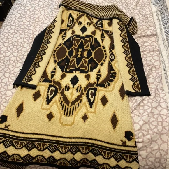 Sweater - Picture 2 of 5